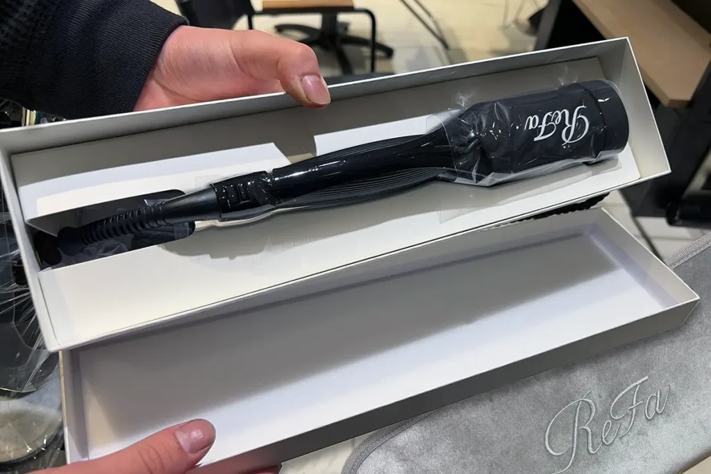 美容室で購入したReFa（リファ）ストレートアイロン プロ。店頭割引で格安でゲット