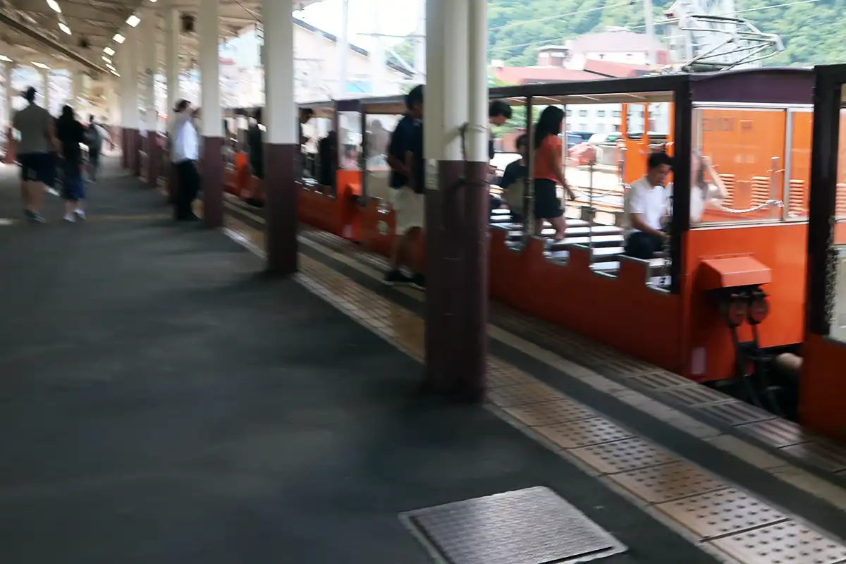 黒部峡谷トロッコ電車に宇奈月駅から乗車した様子