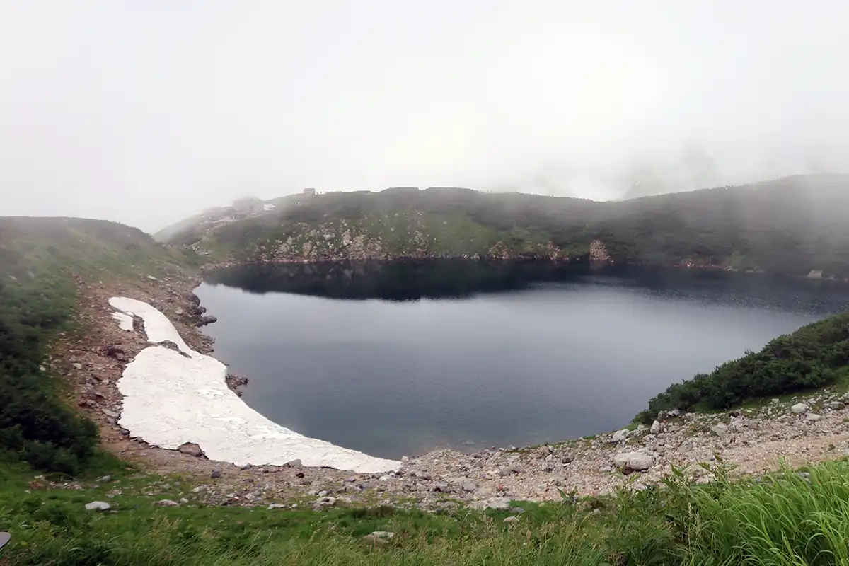 霧に包まれた夏のみくりが池