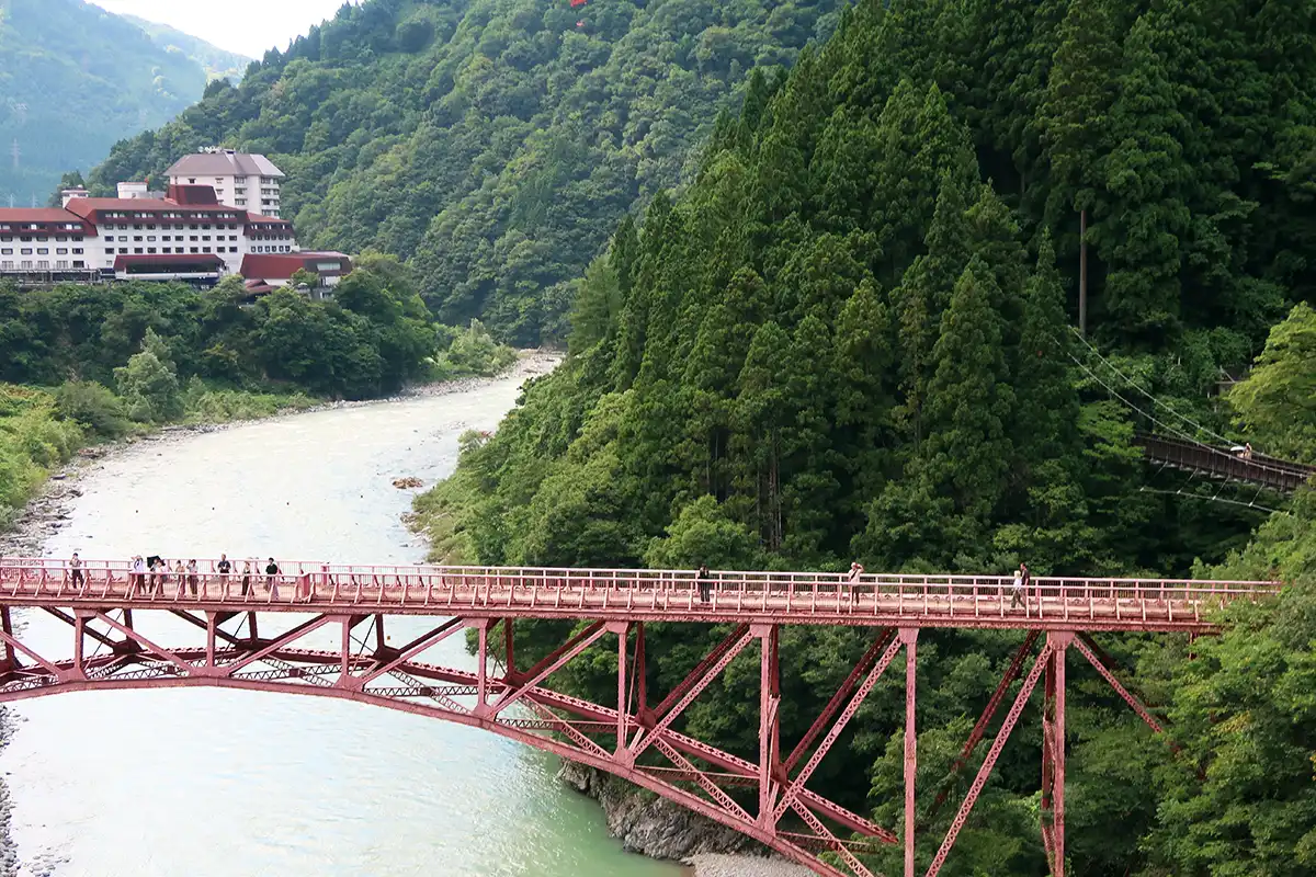 黒部峡谷トロッコ電車から見下ろした旧山彦橋