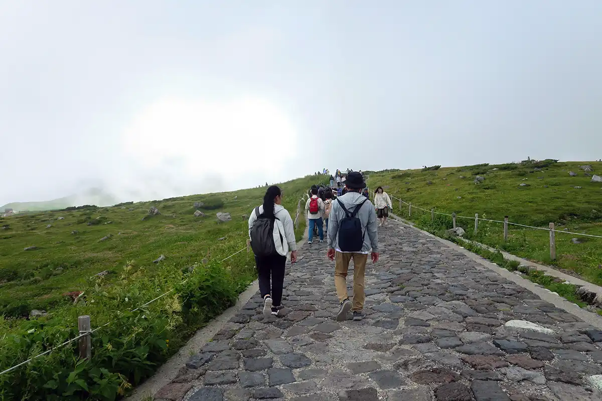 立山室堂の高原風景