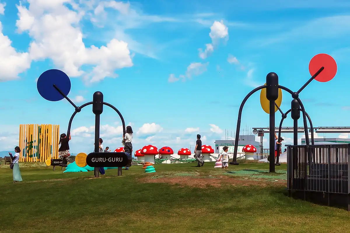 富山県美術館屋上の遊べる庭園
