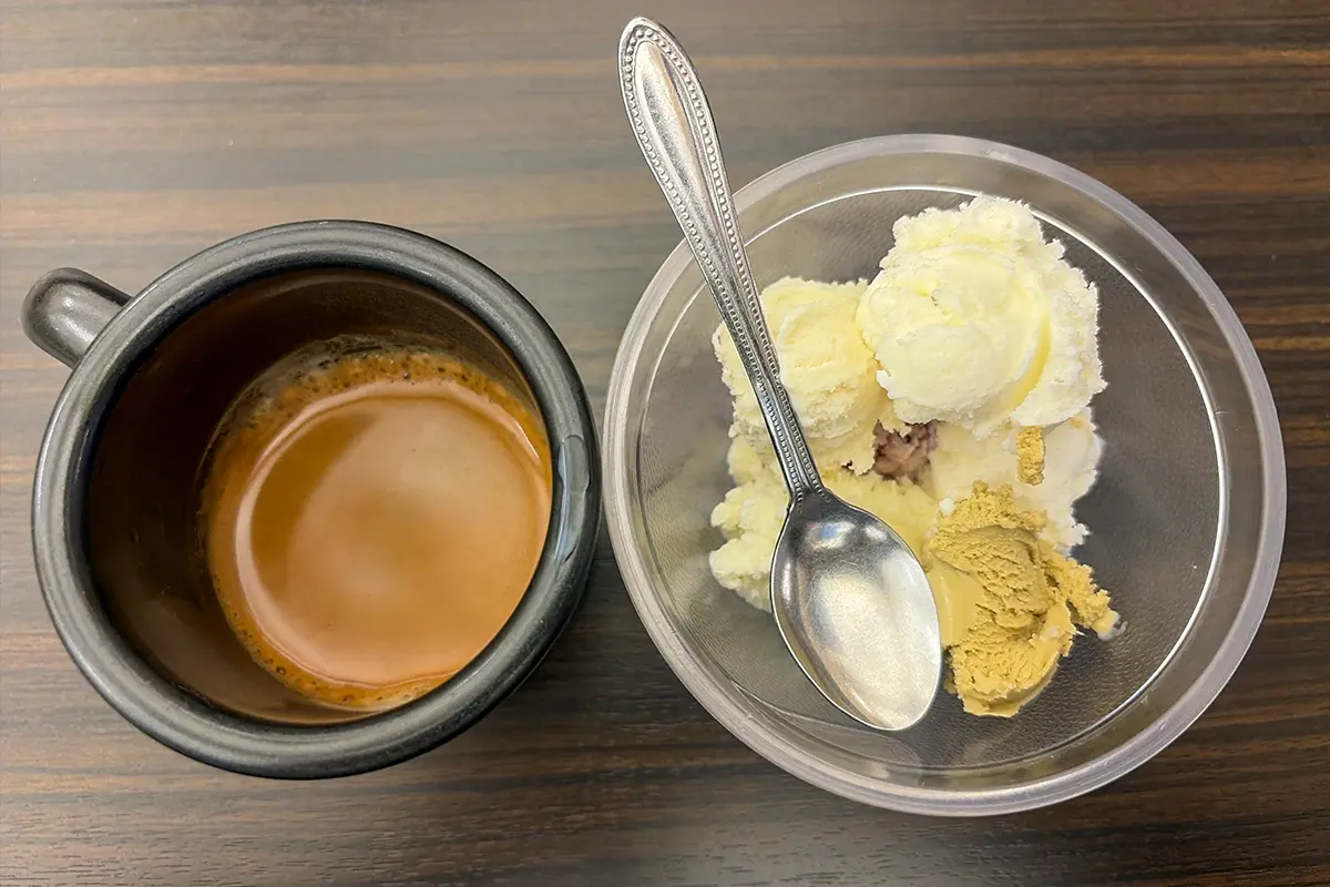 氷見ジェラート6種と、カプチーノ