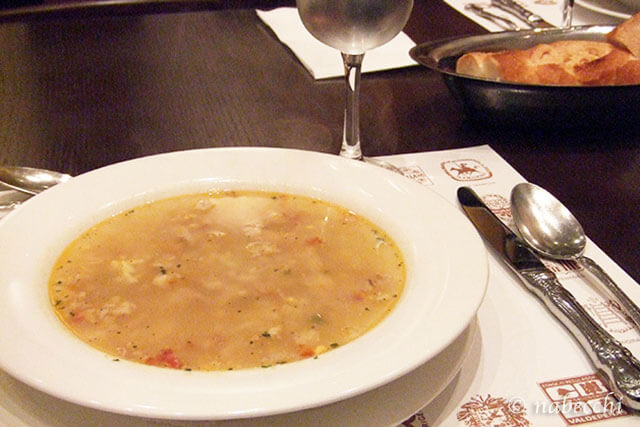 玉葱と卵のスープ スペイン料理「FARO DEL PONIENTE」
