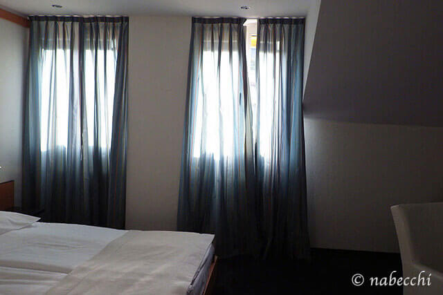 スイス・ルツェルン『Grand Hotel Europe』ベッド