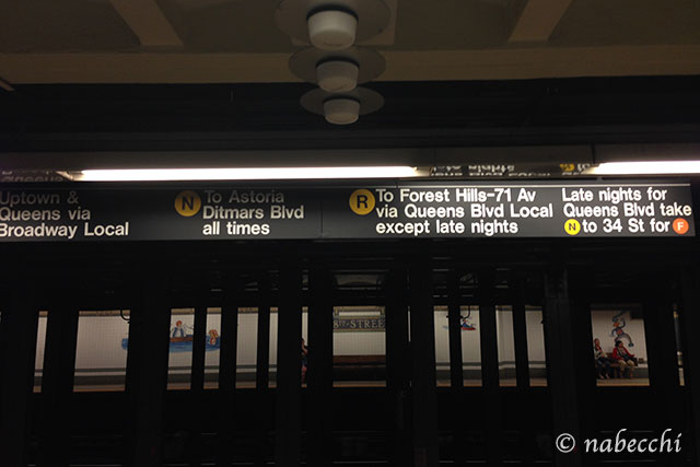 ニューヨーク地下鉄案内板