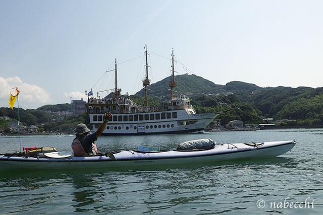 九十九島シーカヤック 遊覧船「パールクィーン」遭遇