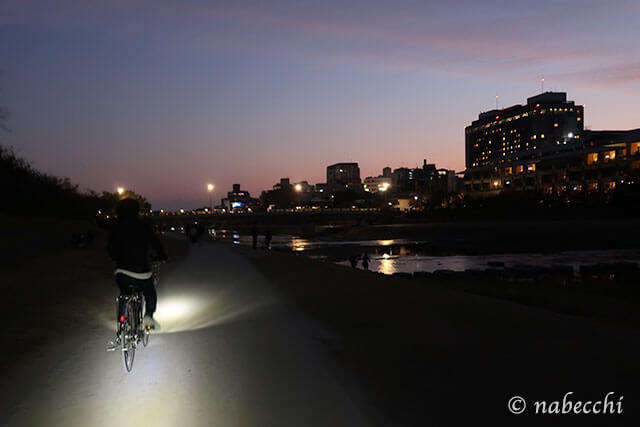 夕闇鴨川サイクリング