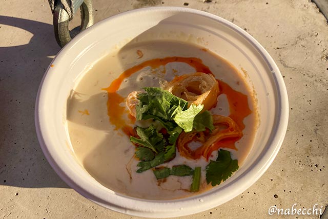 揚げパンとラー油が浮かぶ台湾の豆乳スープ・鹹豆漿（シェンドウジャン）