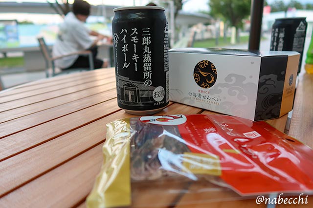 酒のアテ(白海老せんべいやほたるいかの素干し)