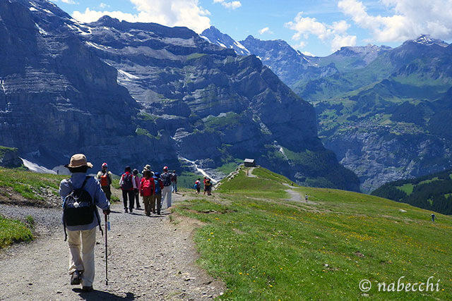 スイス旅行決定 7月の気候とハイキング用の服装準備