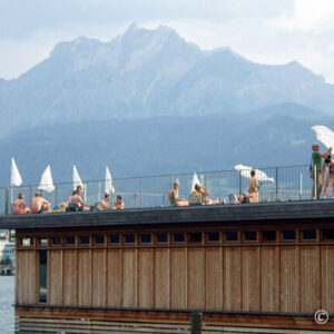 真夏ルツェルン湖観光 日光浴楽しむリゾート地-スイス旅行1日目