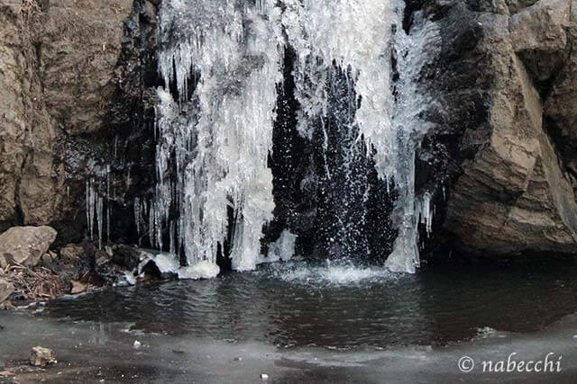 迫力満点、氷瀑が楽しめる阿蘇「古閑の滝」